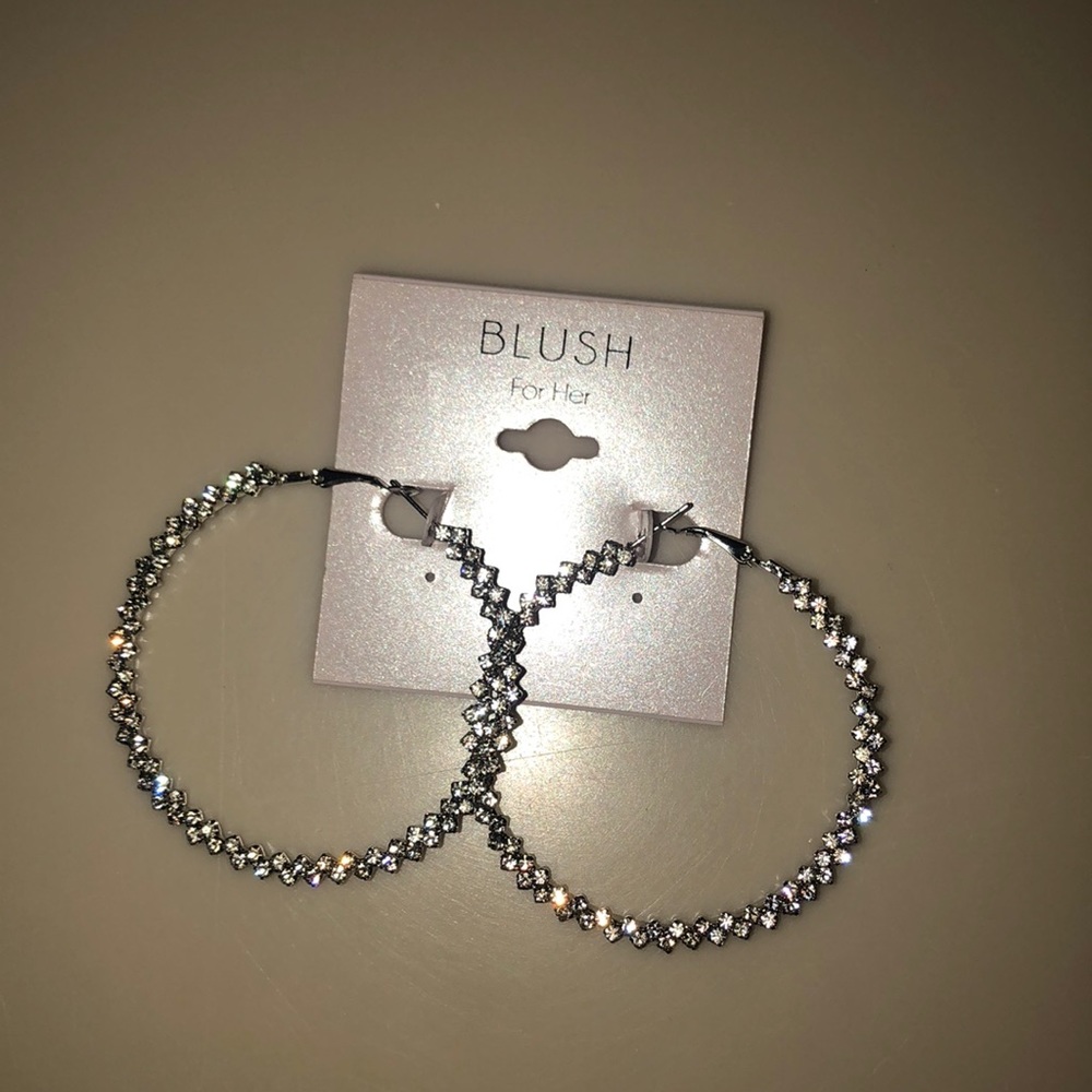 Hoops earrings